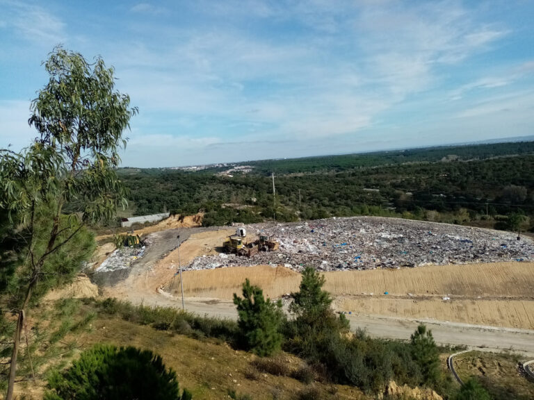 Aterro já começou a ser selado pela empresa (foto arquivo)