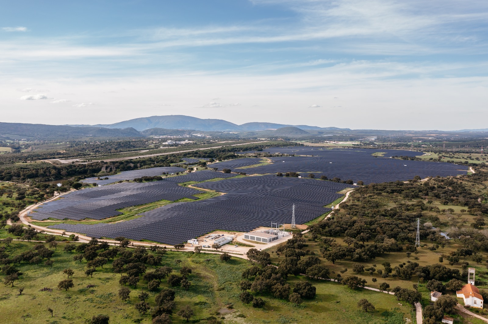 Central Fotovoltaica da Cerca num cenário a perder de vista abastece 100 mil famílias