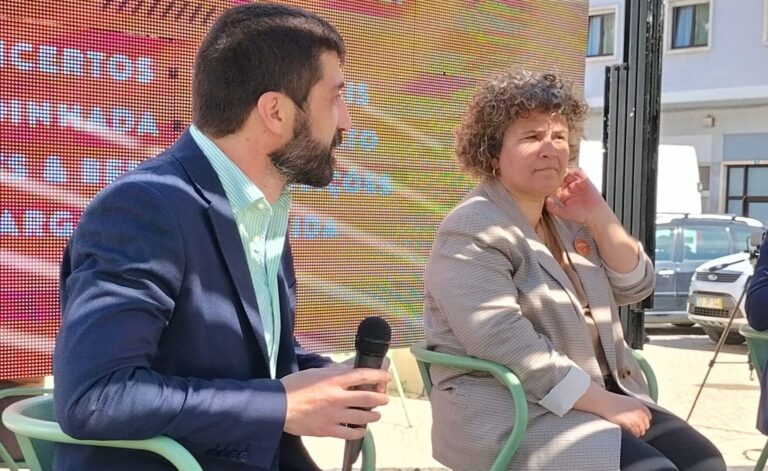 Tiago Pedro, vice-presidente, e Cláudia Luís, vereadora da Cultura na apresentação do certame