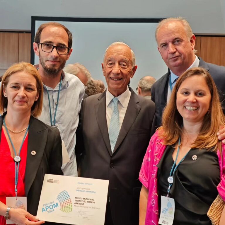 Equipa do município recebe o prémio das mãos do presidente da República