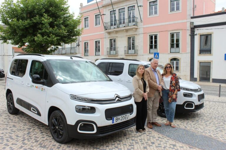 Azambuja recebe duas carrinhas para apoio ao centro de saúde