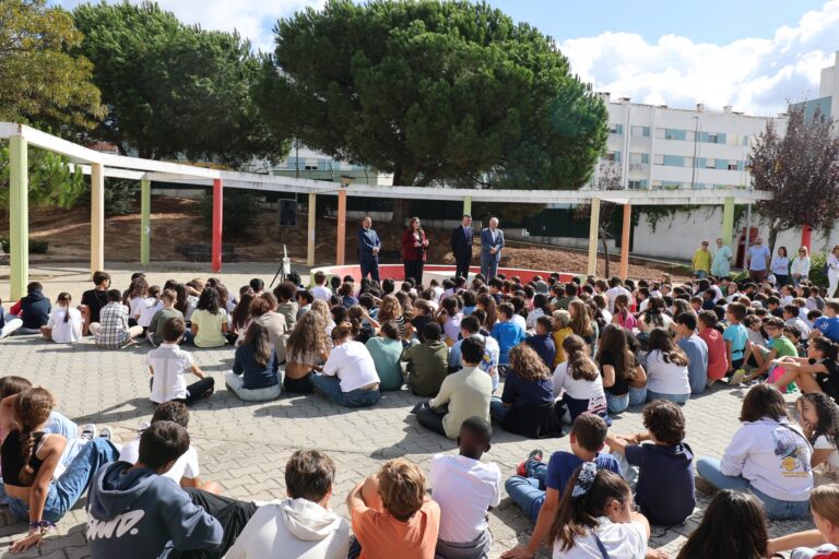 Escola Básica de Azambuja regressa à normalidade após ataque a seis crianças