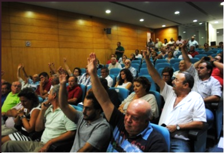 Momento em que a Assembleia Municipal votou o aditamento ao contrato em 2015