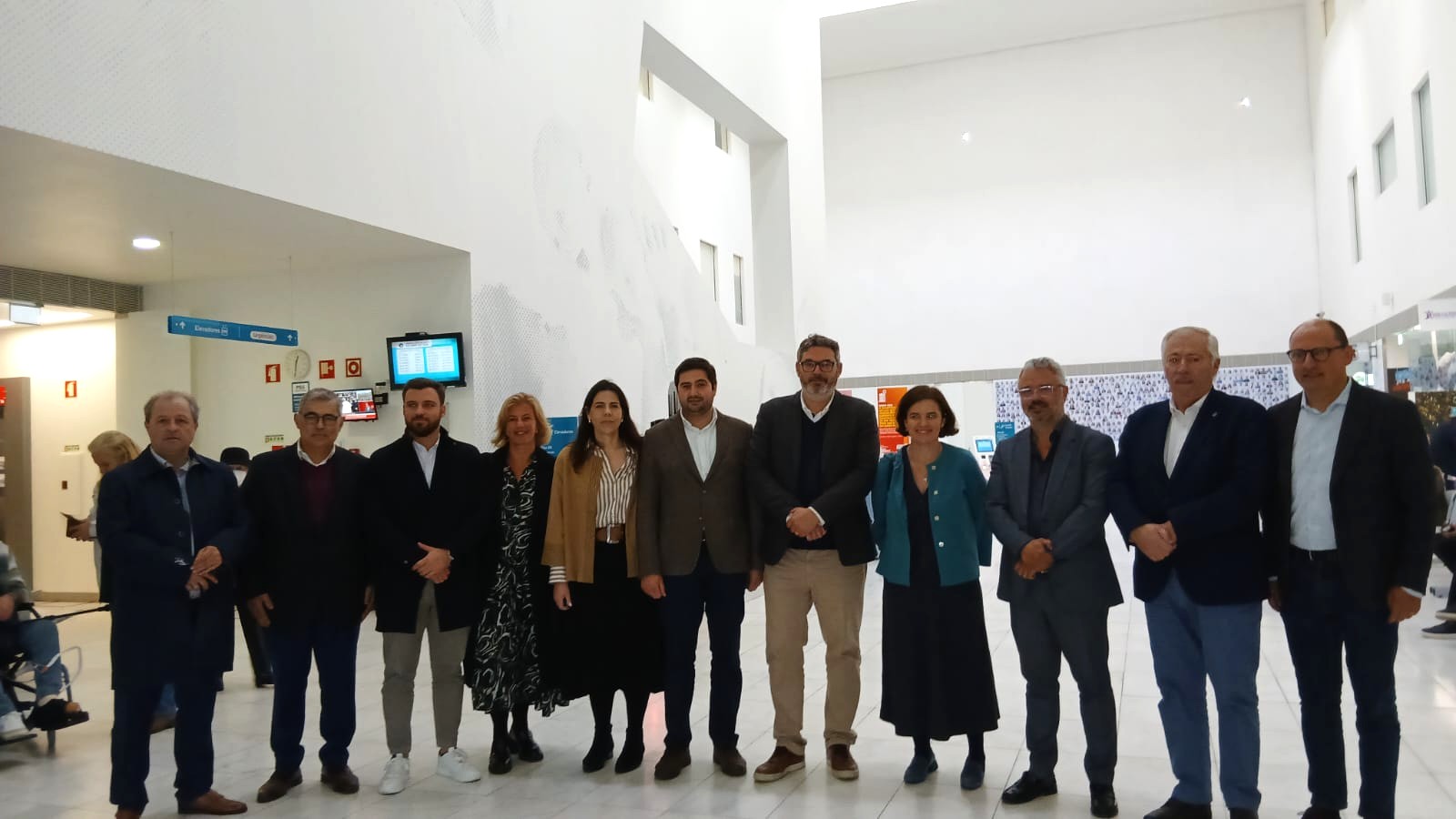 Autarcas e candidatos do PS nesta visita ao hospital