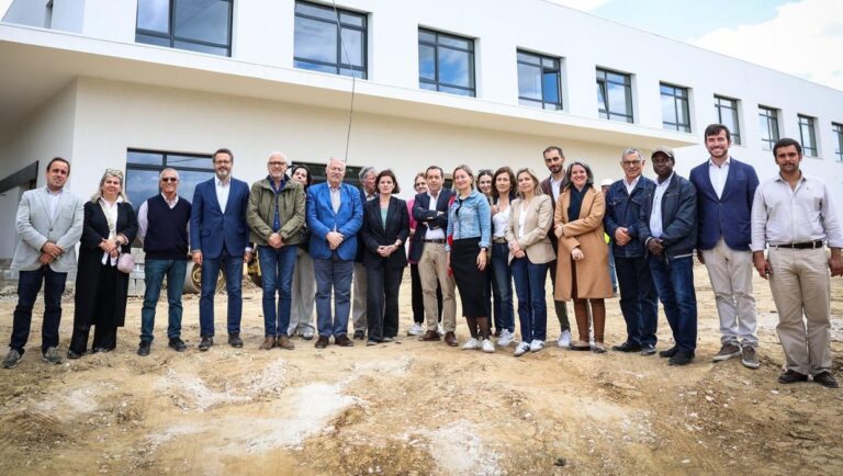 Deputados do PS visitam obras da Cerci