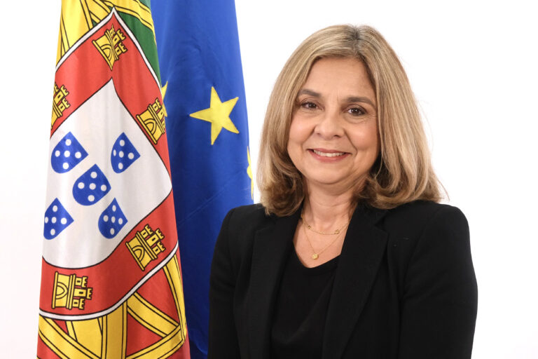 Ana Paula Martins acusada de discriminar concelho