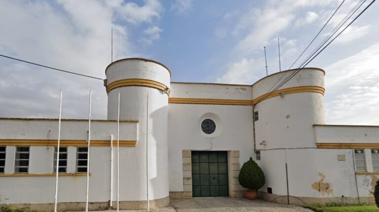 Dois reclusos fogem da cadeia de Alcoentre com uma corda