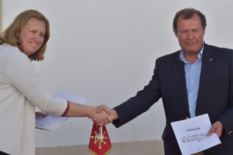 Municípios de Alenquer e de Vila do Porto assinam protocolo de geminação no âmbito do Culto do Divino Espírito Santo