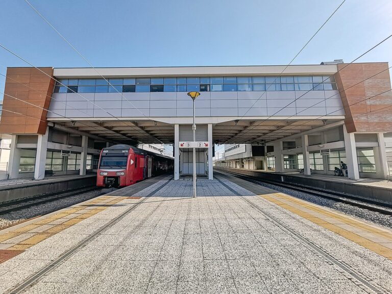 Falta de higiene na estação da CP da Castanheira é queixa frequente