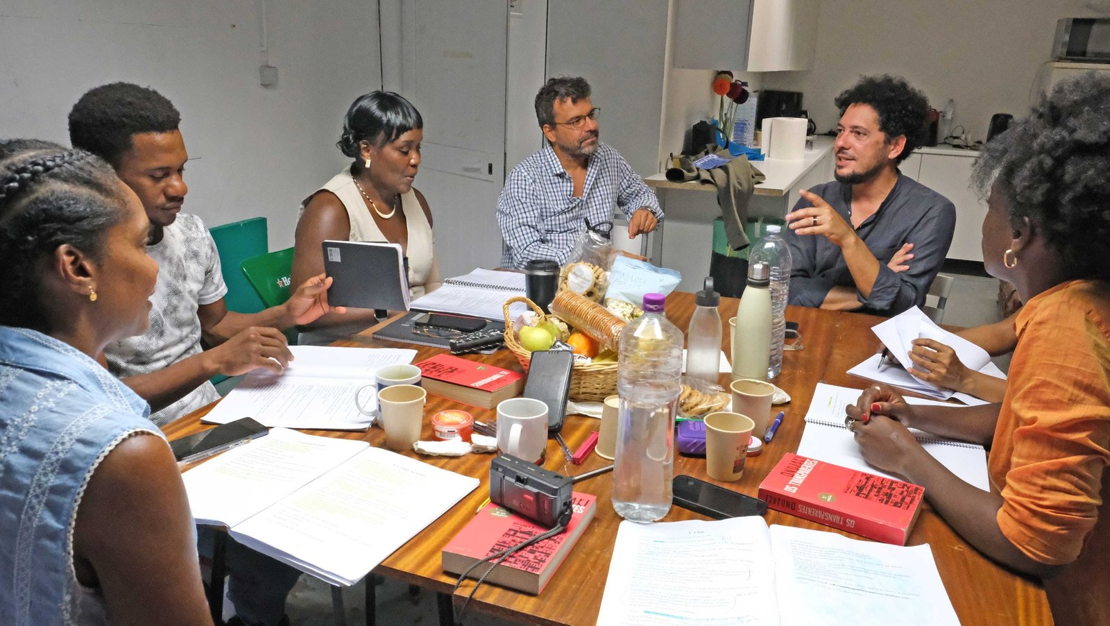 Autor esteve reunido com a companhia Cegada