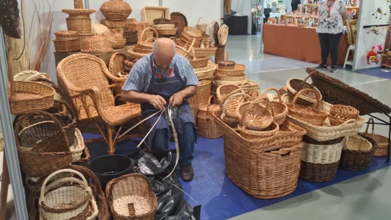São 94 os artesãos presentes