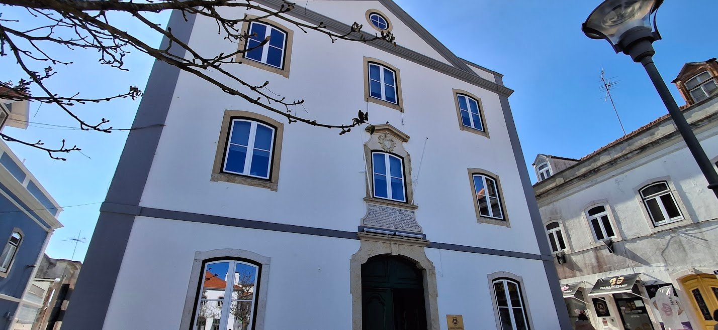 Edificio da Câmara Municipal do Sobral de Monte Agraço © Direitos Reservados