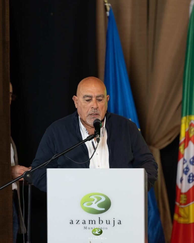 Carlos Fonte, deputado municipal do Chega, intervém na Assembleia Municipal de Azambuja.