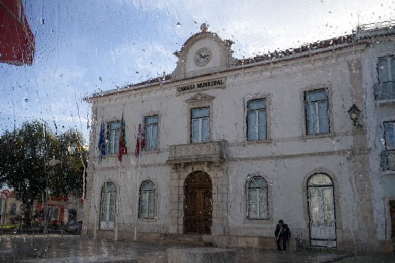 Proteção Civil de Vila Franca de Xira alerta para chuva forte e rajadas até 100 km/h