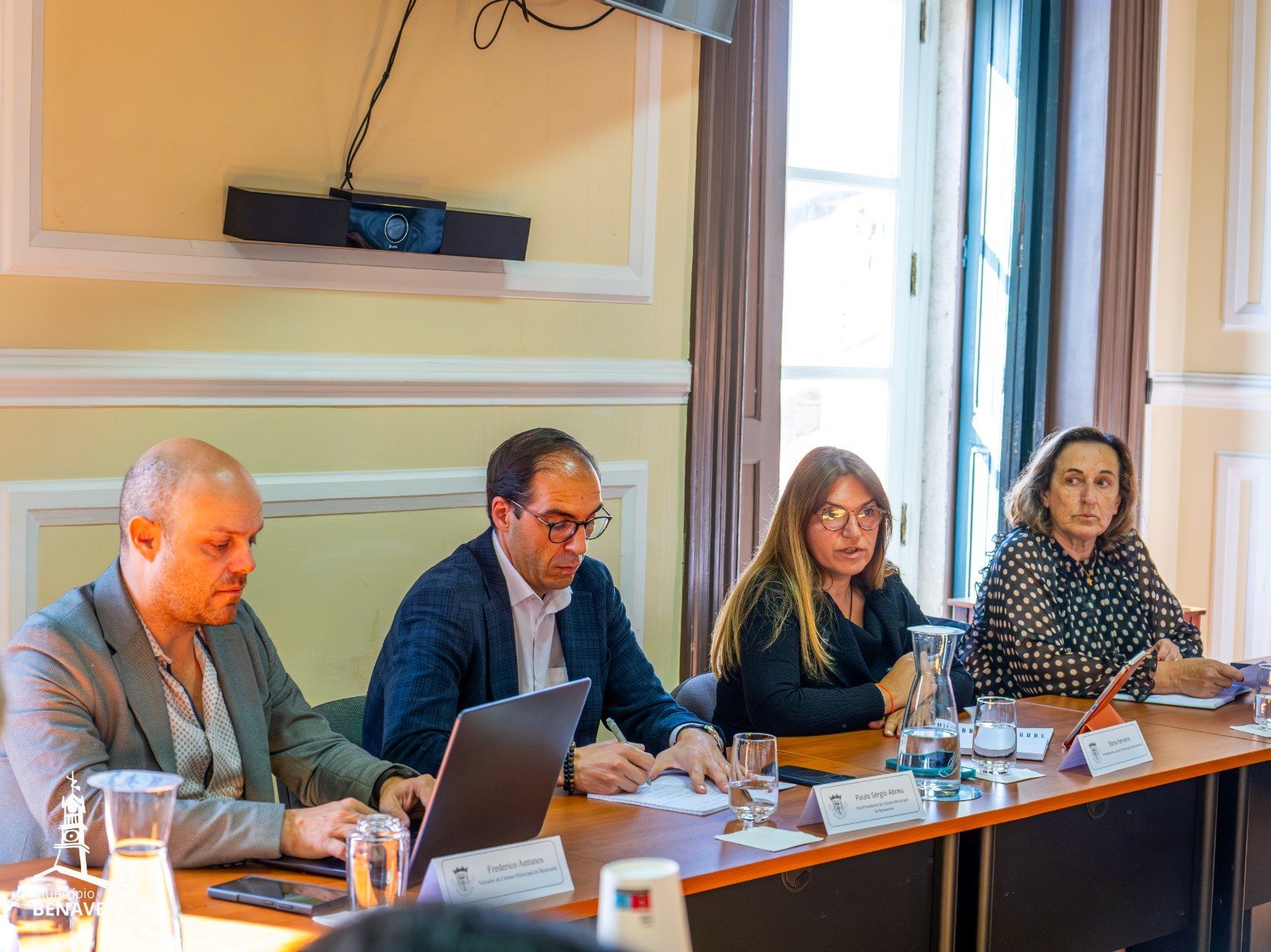 Benavente quer estudar outros modelos de aeroporto  de forma a ter na mão mais informação