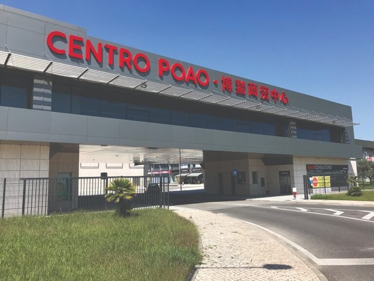 O ‘Dubai’ escondido do Porto Alto onde chegam revendedores de todo o País