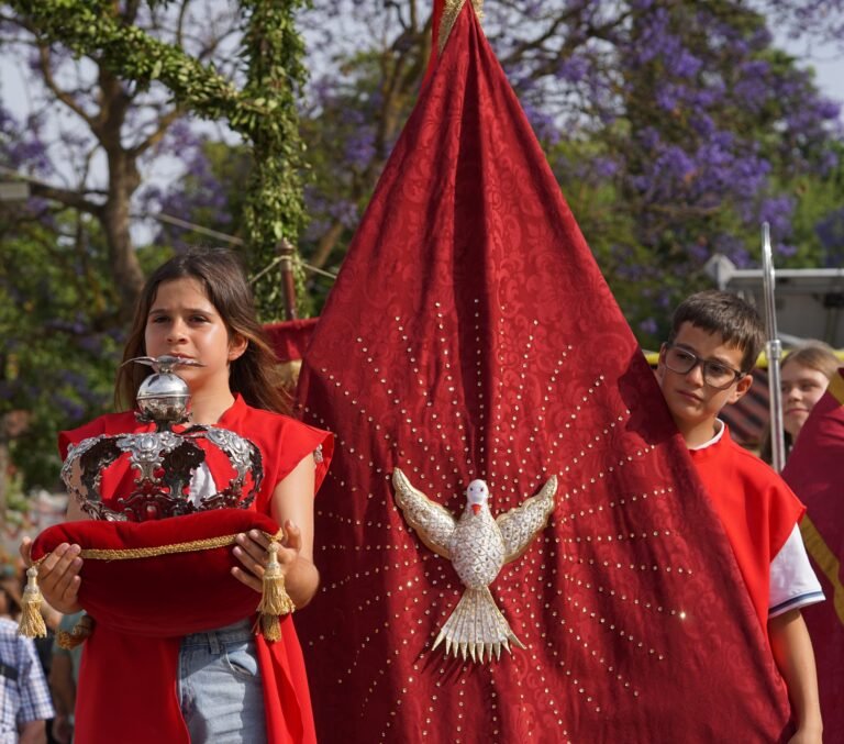 Festas do Império do Divino Espírito Santo percorrem as várias freguesias