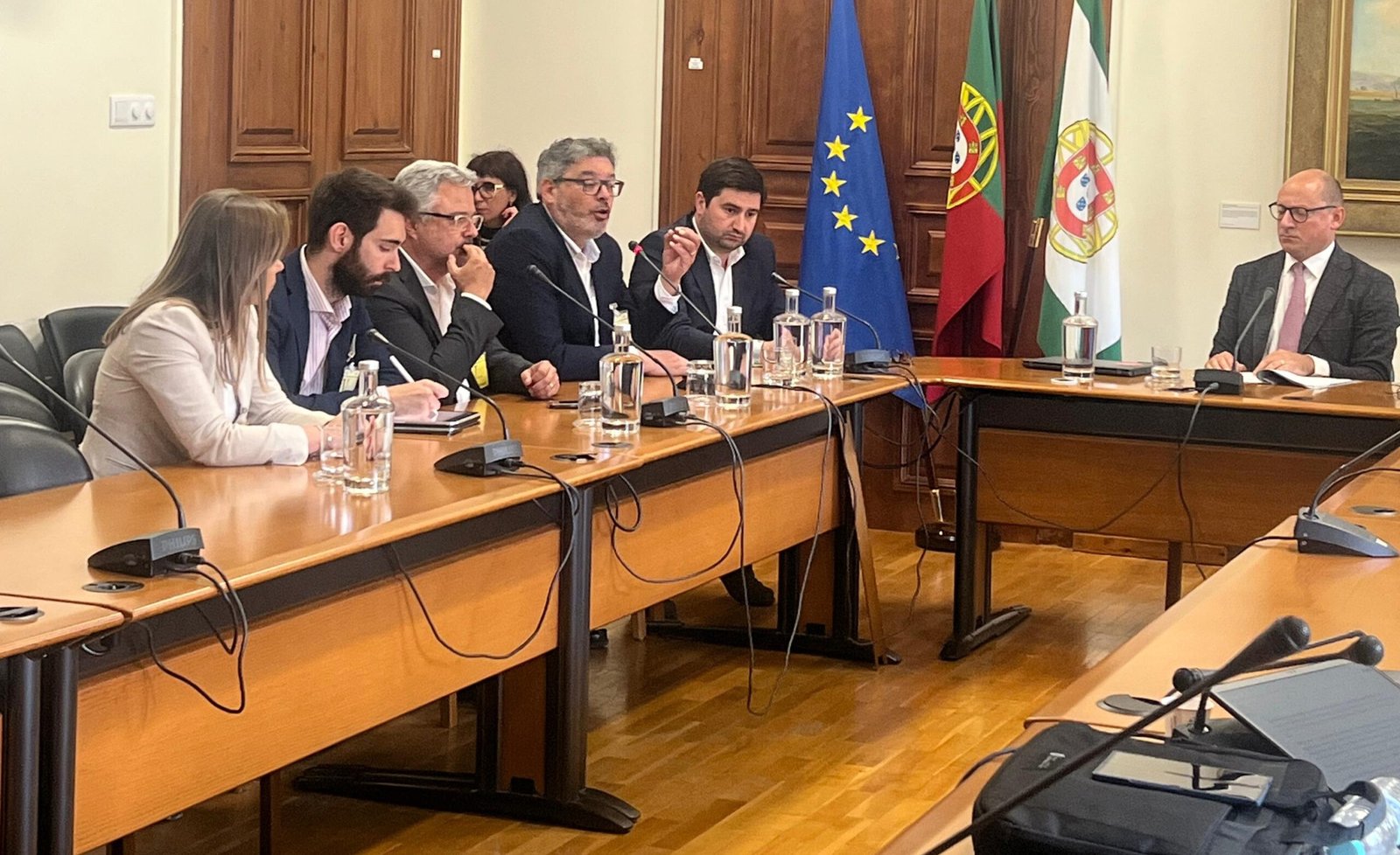 Autarcas ouvidos pelos deputados na AR