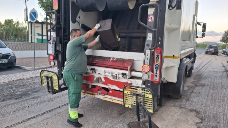 A recolha da Ecoambiente em Vila Nova da Rainha - Foto: Valor Local 