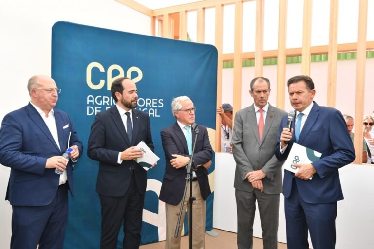 Primeiro-Ministro destaca agricultura como setor estratégico durante visita à Feira Nacional de Agricultura
