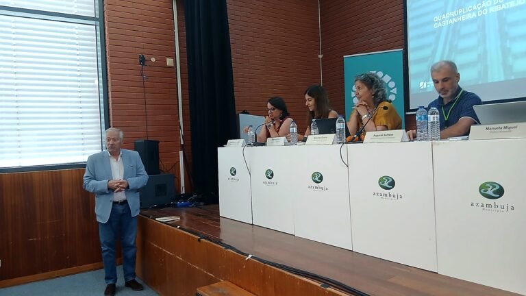 Silvino Lúcio, presidente da Câmara de Azambuja, durante a apresentação pública do projeto de quadruplicação da Linha do Norte, perante representantes da Infraestruturas de Portugal e técnicos do projeto.