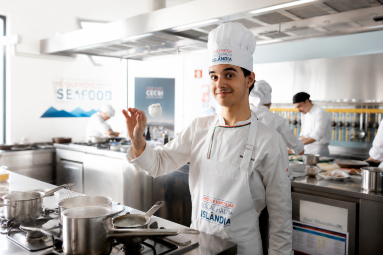 Martim Cruz de 21 anos, natural de Alenquer, conquistou o primeiro lugar na competição gastronómica “Prova & Partilha: O Segredo do Bacalhau da Islândia”