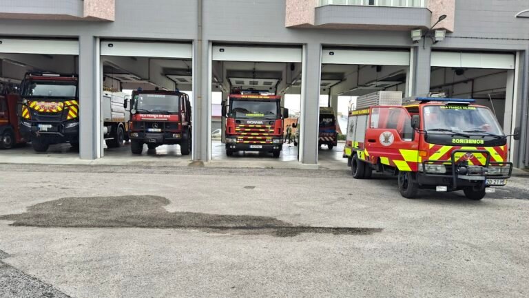Bombeiros de Vila Franca de Xira promovem arraial para angariar fundos para nova ambulância