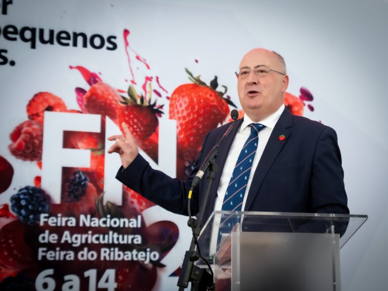 Ministro da Agricultura na feira de Agricultura em Santarém