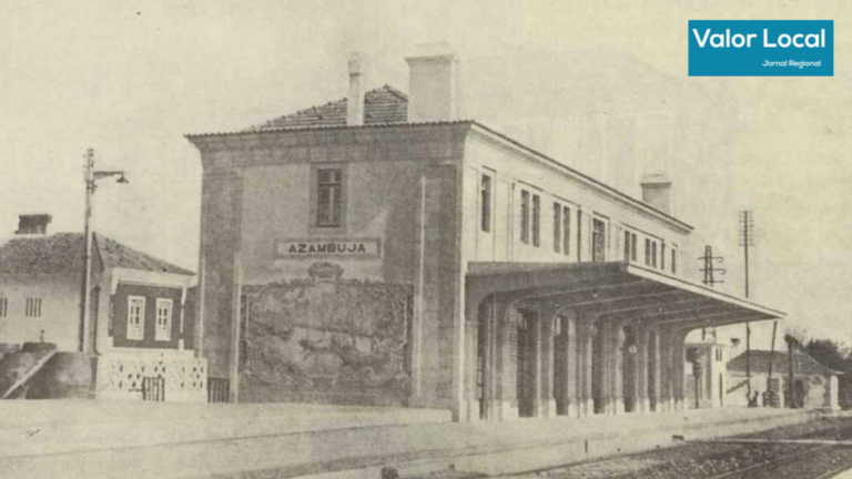 Imagens do novo edifício de passageiros da estação de Azambuja, concluído em 1935, mostrando diferentes perspetivas da gare e alguns dos seus elementos arquitetónicos e decorativos. Fonte: Boletim da C.P., n.º 82, abril de 1936, Companhia dos Caminhos de Ferro Portugueses.