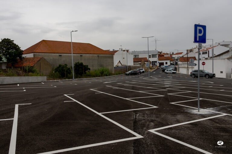 Novo parque com capacidade para 73 lugares de estacionamento