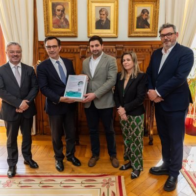 Autarcas entregam petição com quase 12 mil assinaturas pela urgência obstétrica