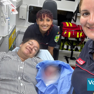 Bombeiros de Azambuja fazem parto na ambulância à porta do quartel