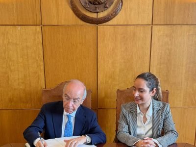 Candidato assinou livro de honra na sua passagem pelo Sobral