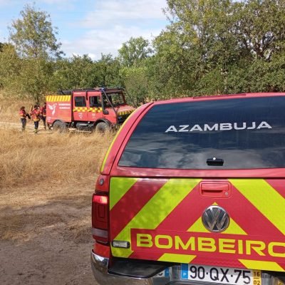 Dispositivo dos bombeiros no terreno