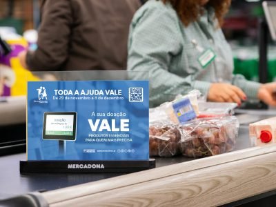 As doações dos clientes são efetuadas na caixa