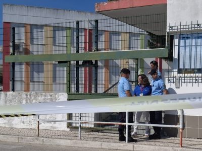 (Arquivo) A GNR à Porta da Escola no dia do "ataque"