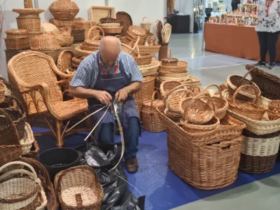 São 94 os artesãos presentes