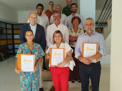 O momento após a entrega das listas na escadaria do Tribunal de Alenquer