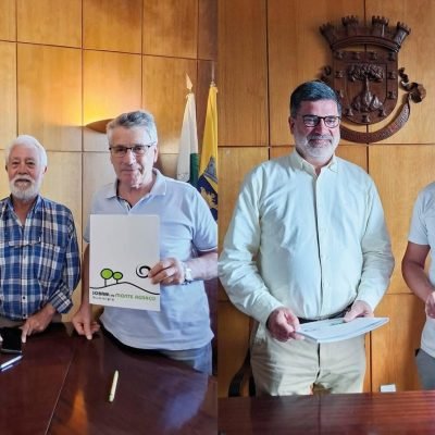 Representantes de associações locais e responsáveis do Município de Sobral de Monte Agraço durante a assinatura de contratos de comodato para cedência de instalações municipais.
