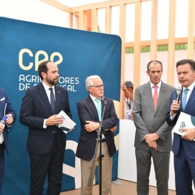 Primeiro-Ministro destaca agricultura como setor estratégico durante visita à Feira Nacional de Agricultura