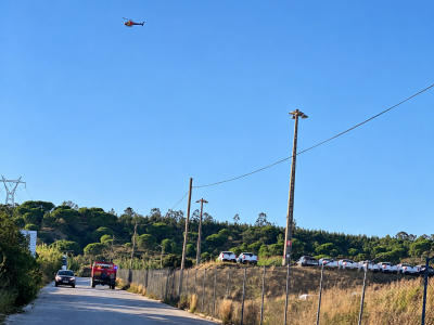 Incêndio em mato mobiliza meio aéreo junto à SIVA em Vila Nova da Rainha