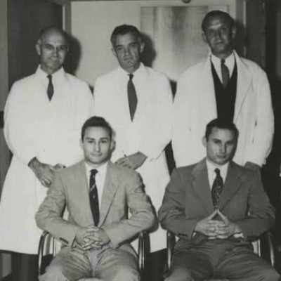 Foi a 23 de Dezembro de 1954, no Peter Bent Brigham Hospital, em Boston, que dois gémeos de vinte e três anos entraram no bloco operatório